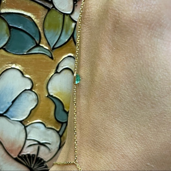 Emerald Hand Chain in solid 14k Yellow Gold 5x4 mm - Picture 3 of 5
